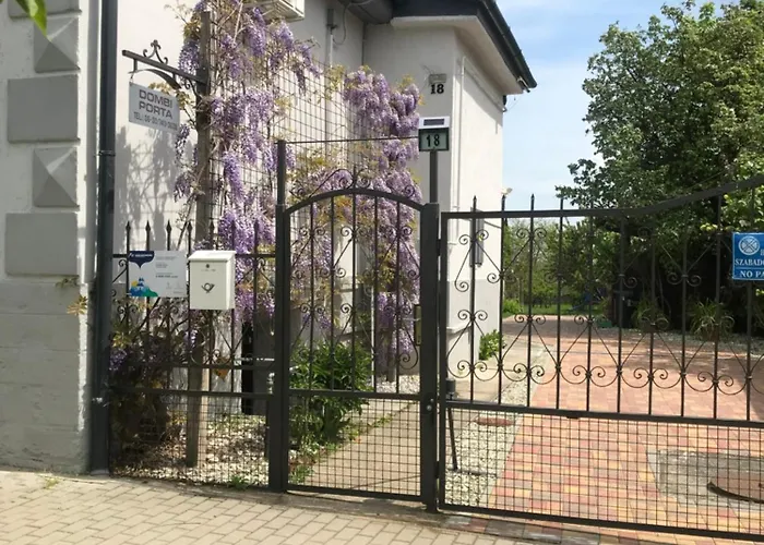 Pensión Dombi Porta *